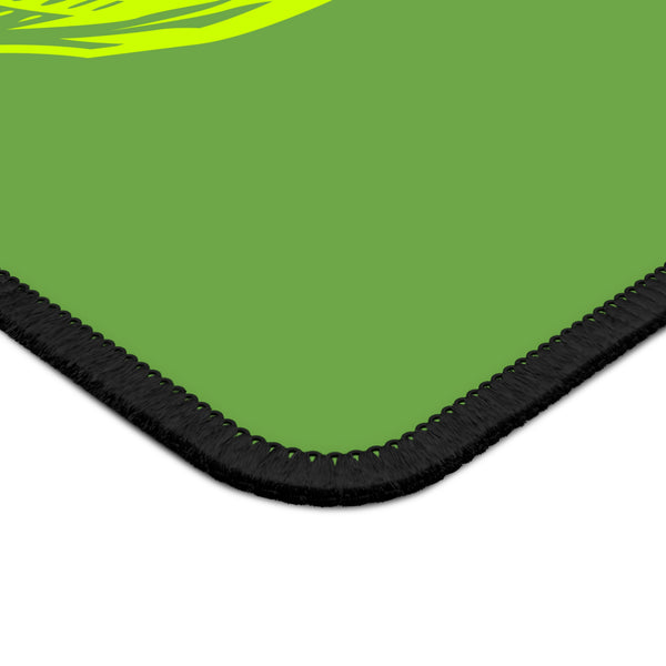 Live Free Skull Gaming Mouse Pad - Bold Neon Design for Gamers
