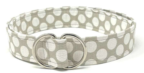 White Mod Polka dot d-ring belt with grey background by Oliver Green